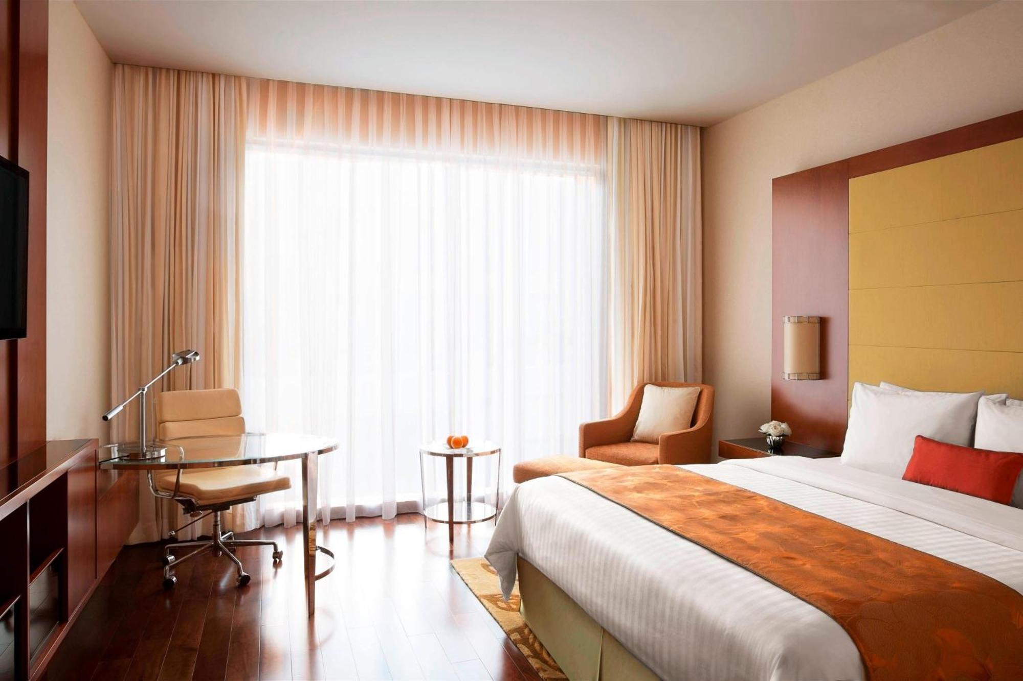 Courtyard By Marriott Kochi Airport Hotel Nedumbassery Exterior foto A room at the hotel
