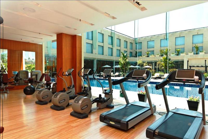 Courtyard By Marriott Kochi Airport Hotel Nedumbassery Exterior foto The gym at the hotel
