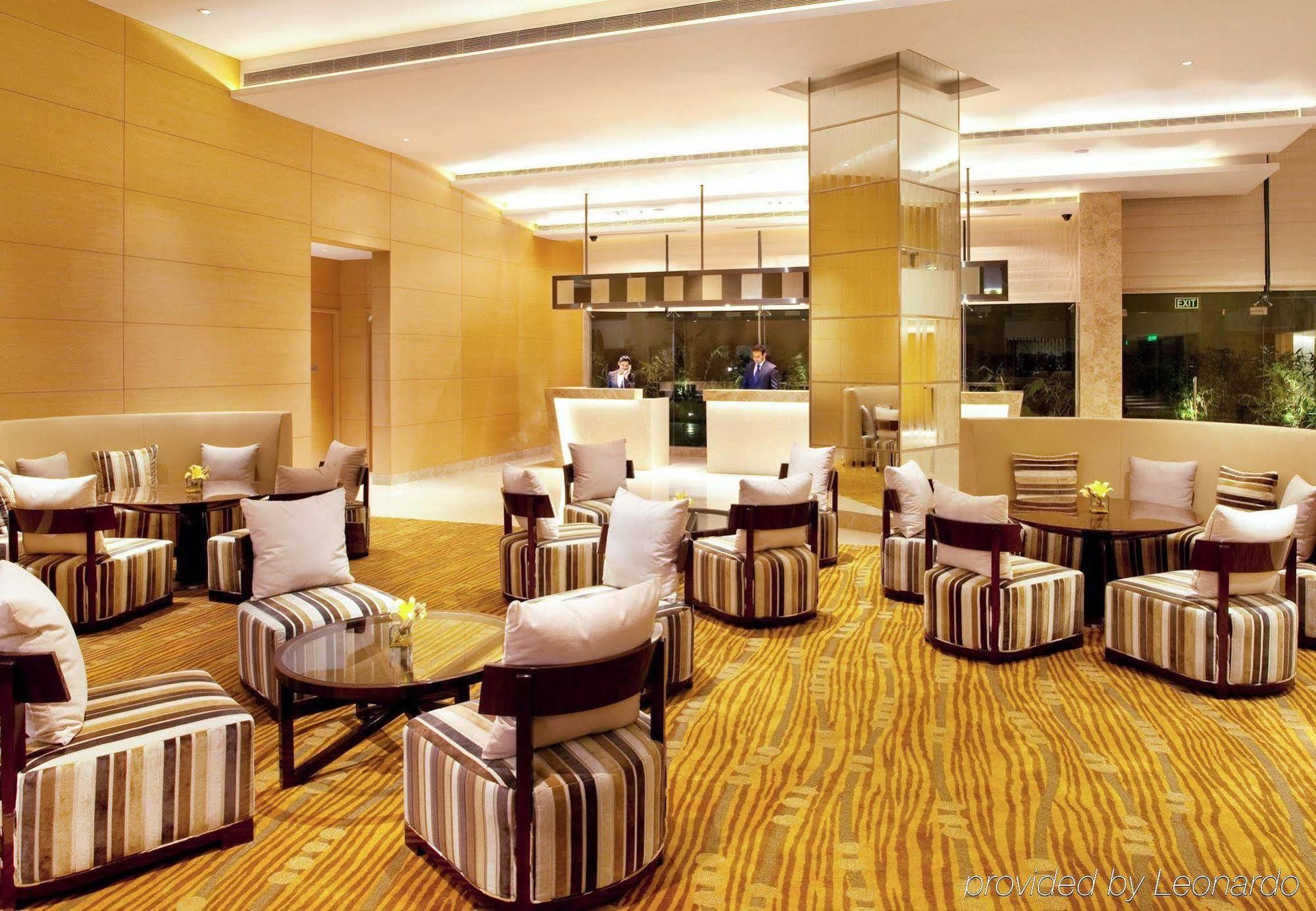 Courtyard By Marriott Kochi Airport Hotel Nedumbassery Exterior foto The lounge at the airport