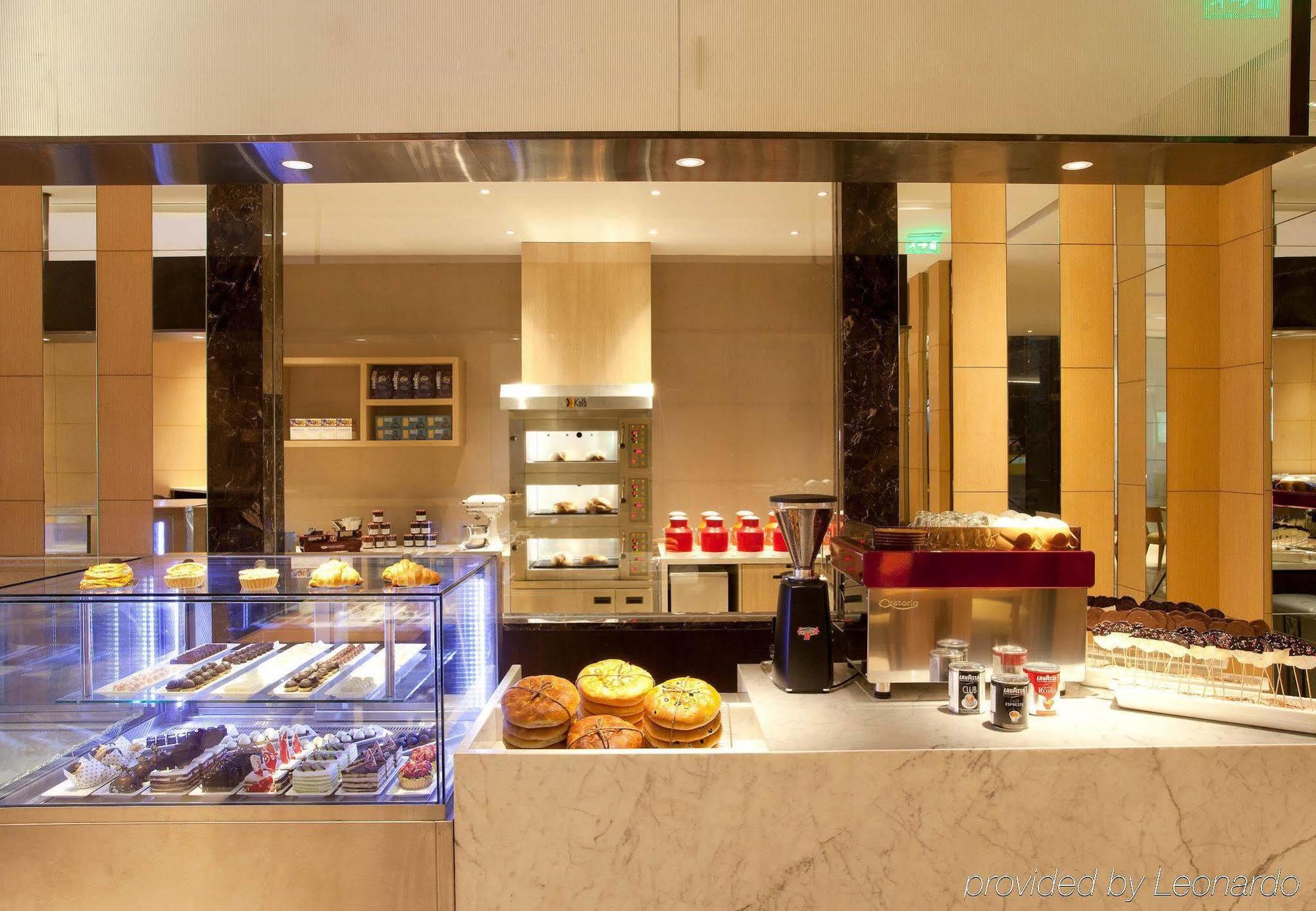Courtyard By Marriott Kochi Airport Hotel Nedumbassery Exterior foto The Coffee Shop