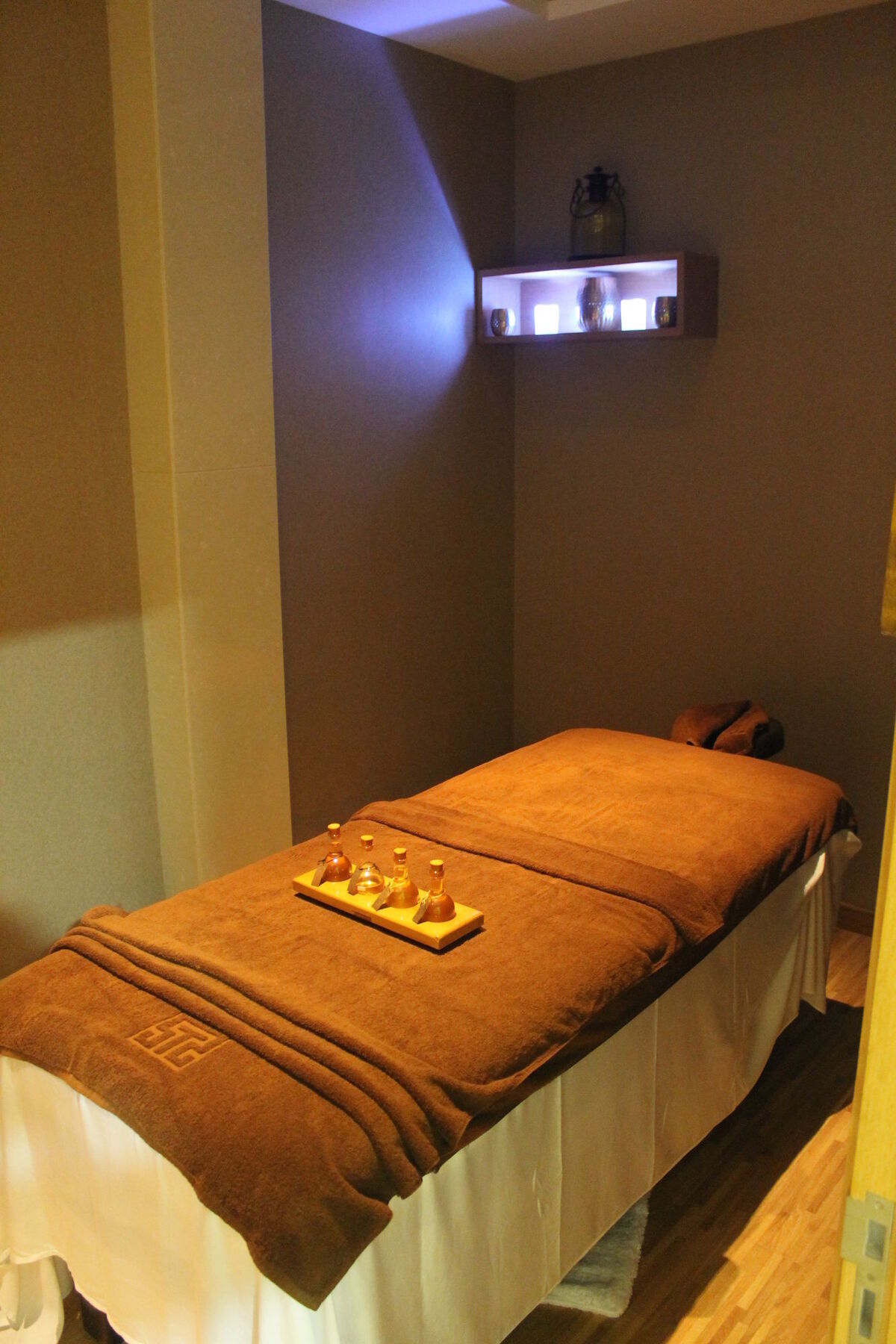 Courtyard By Marriott Kochi Airport Hotel Nedumbassery Exterior foto Ayurvedic massage